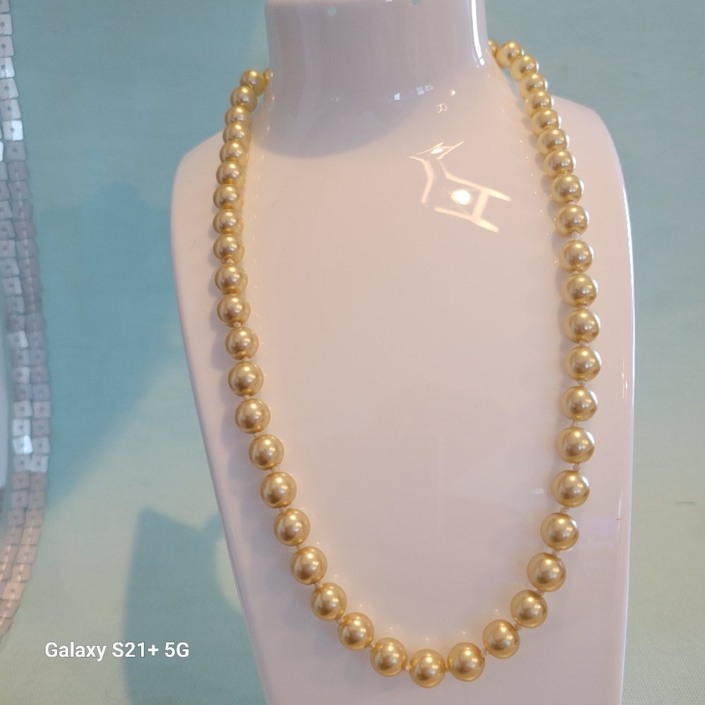 VINTAGE GENUINE PERL 18" LONG NECKLACE, CREM COLOR.